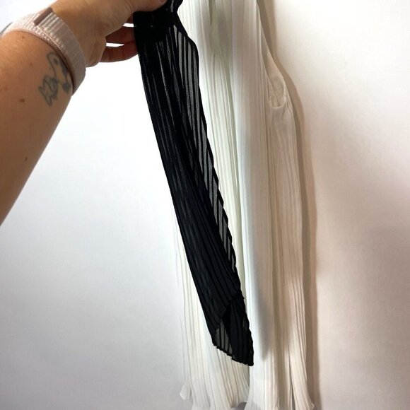 Gianni Bini Pleated Halter Mini Dress Womens S White Sleeveless Trapeze Swing - Picture 2 of 8